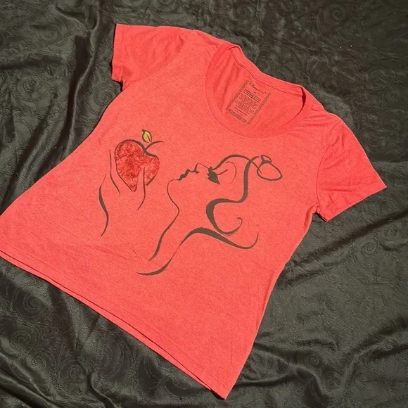Snow White poison apple T-shirt - Picture 4 of 4